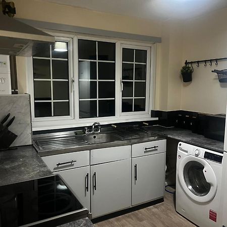 Xb Property - Comfy House Perfect For Families Contractors Relocators West Bromwich Exteriör bild
