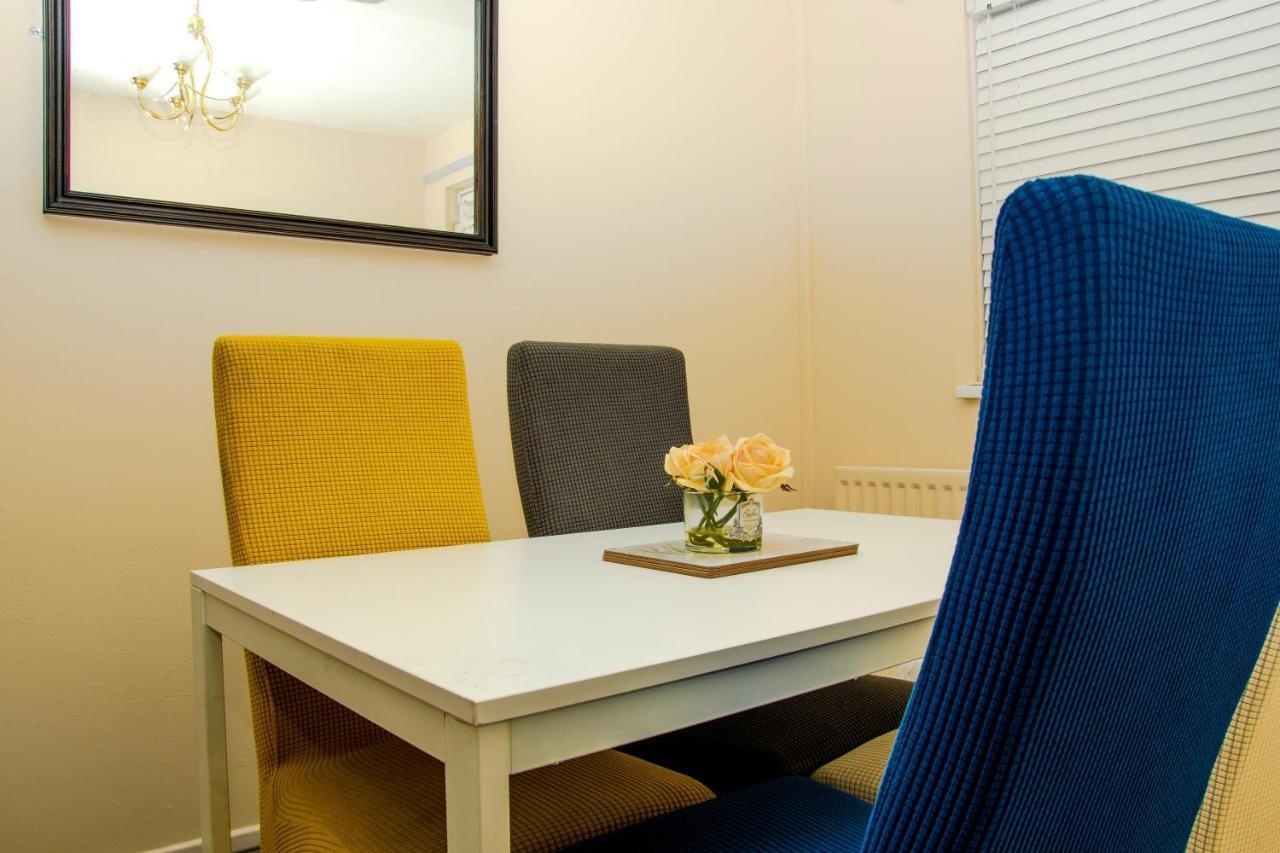 Xb Property - Comfy House Perfect For Families Contractors Relocators West Bromwich Exteriör bild