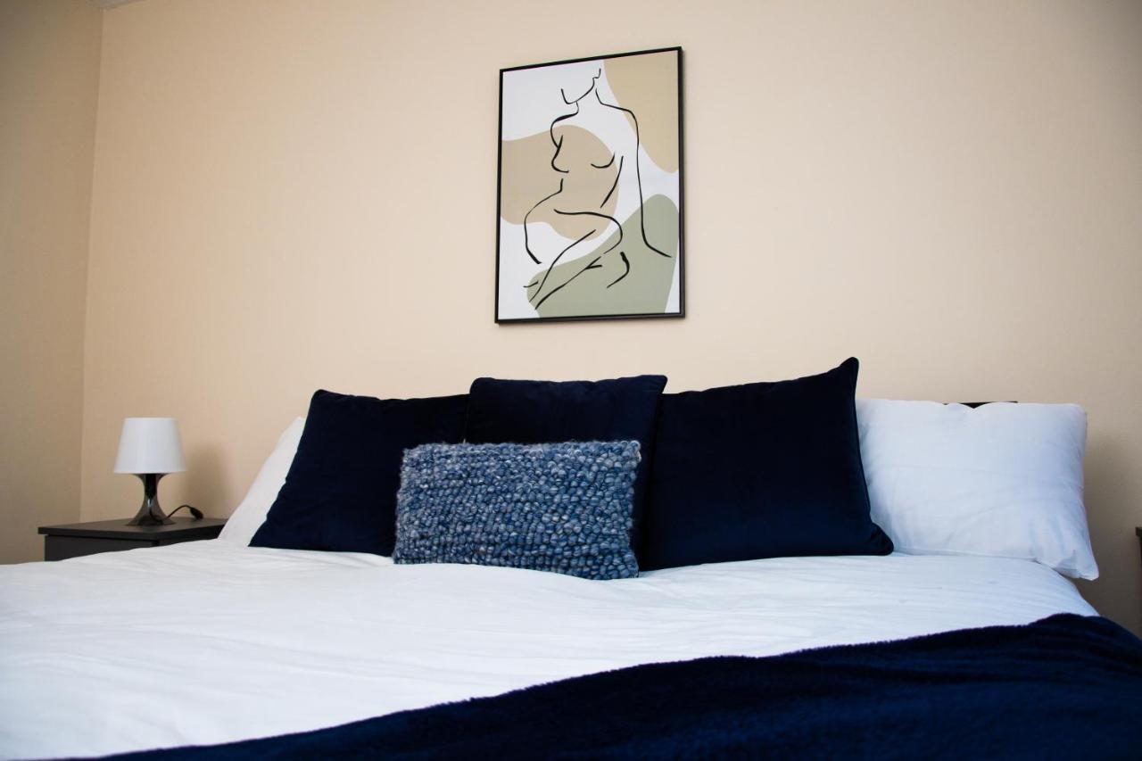 Xb Property - Comfy House Perfect For Families Contractors Relocators West Bromwich Exteriör bild