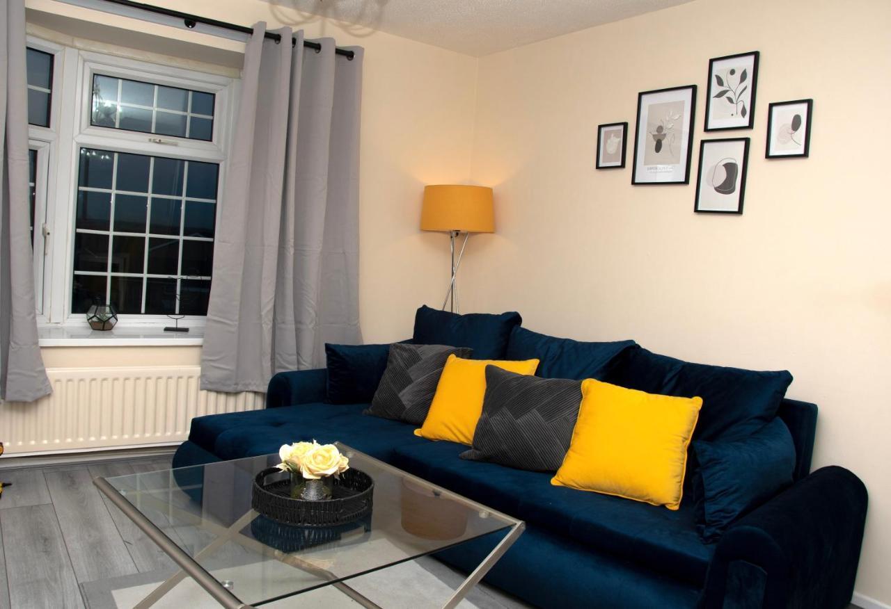 Xb Property - Comfy House Perfect For Families Contractors Relocators West Bromwich Exteriör bild