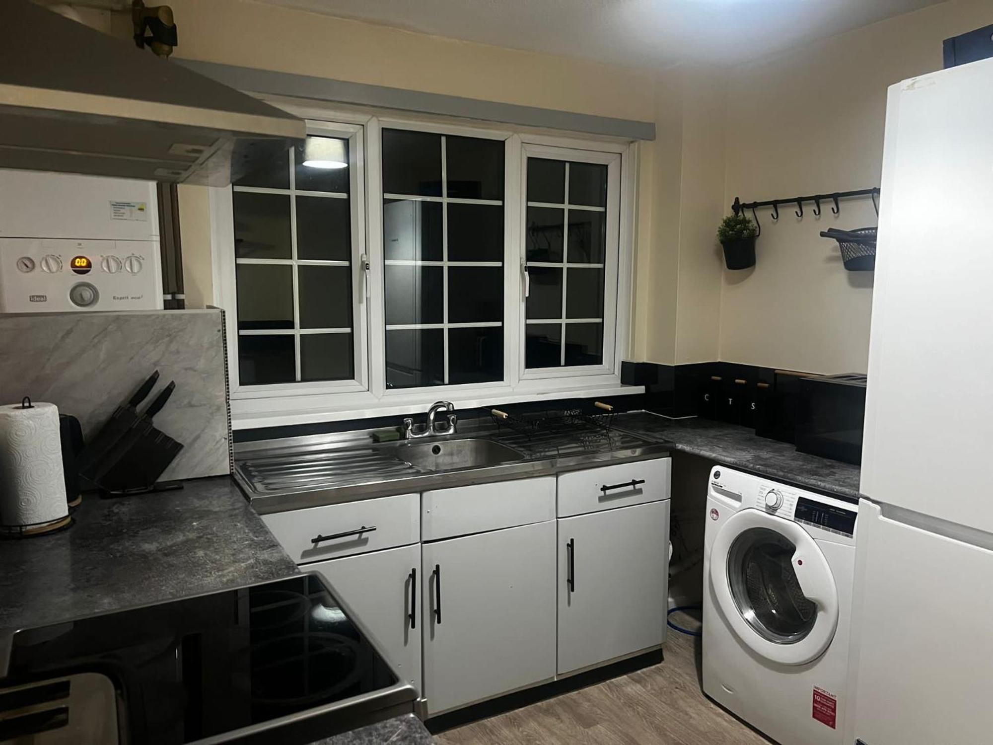 Xb Property - Comfy House Perfect For Families Contractors Relocators West Bromwich Exteriör bild
